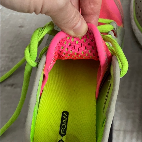 Under Armour micro g 4D foam sneaker in 5.5 - Picture 7 of 16